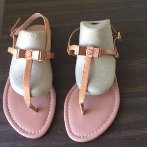 Vince Camuto 8.5 Sandals tan with copper bow